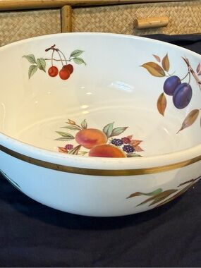 Royal Worcester Evesham Large Serving Bowl